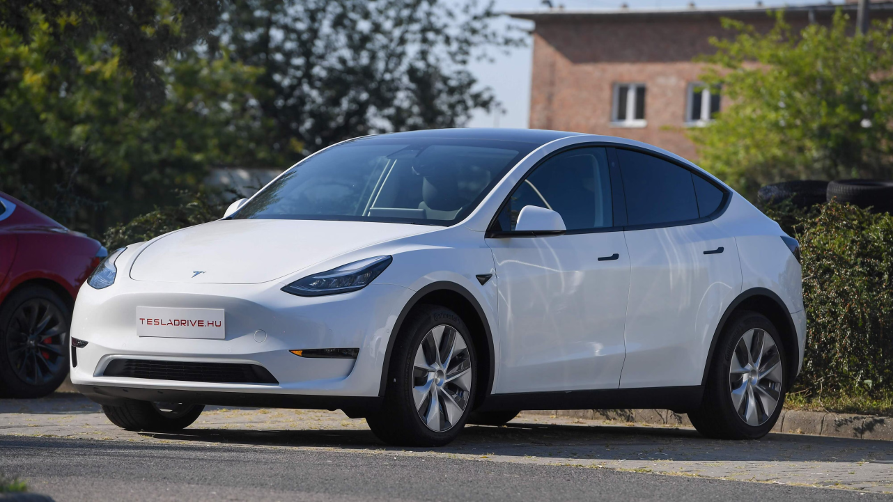 Tesla Model Y characteristics: a full overview of the electric crossover