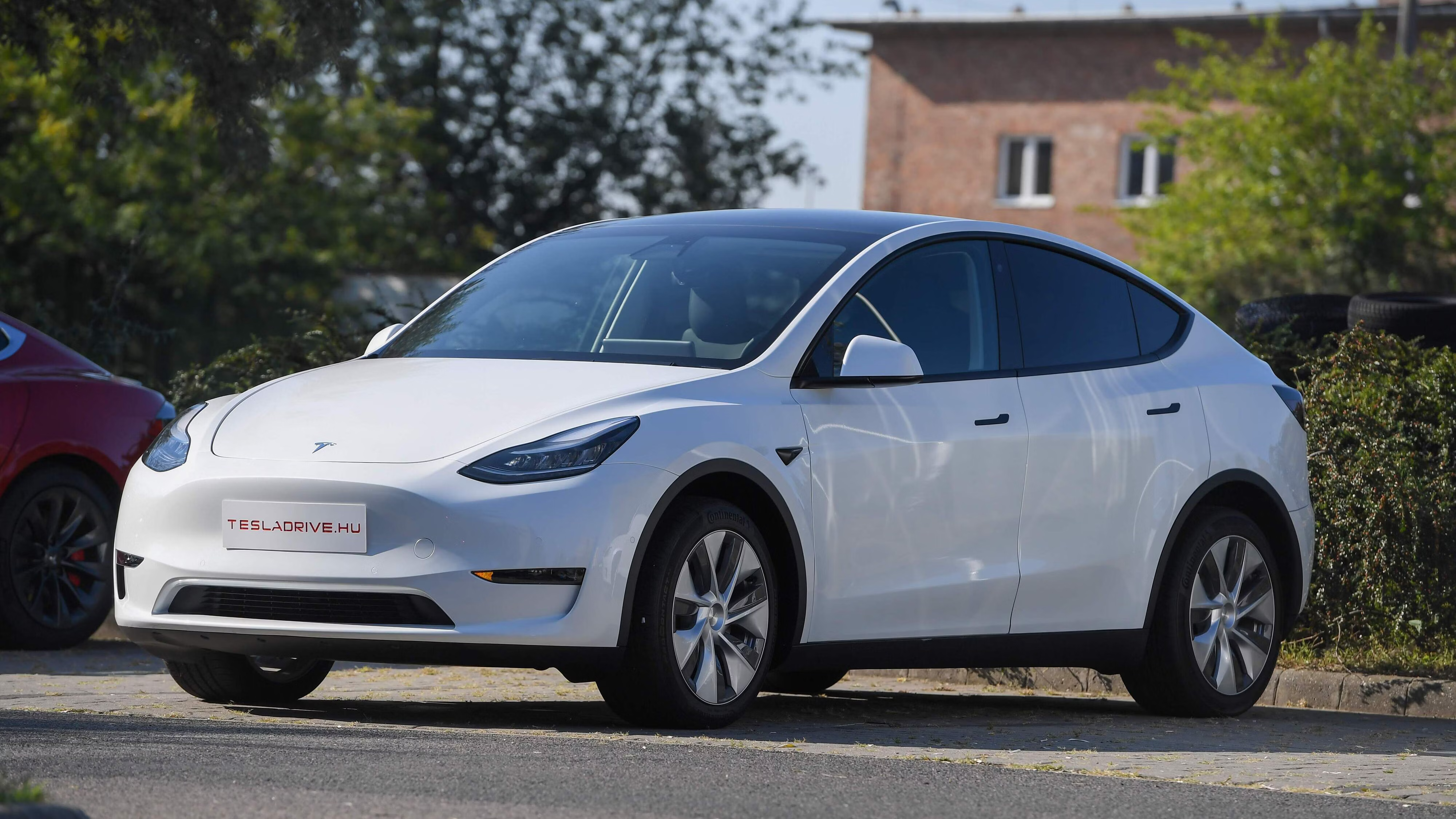 Tesla Model Y характеристики: полный обзор электрокроссовера