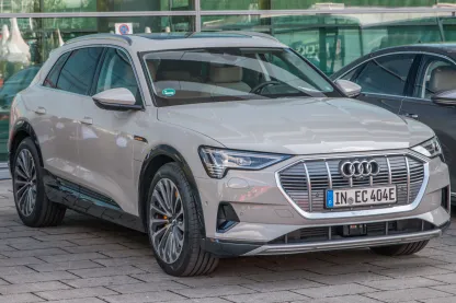 Audi e-tron характеристики: повний огляд першого електрокросовера від Audi