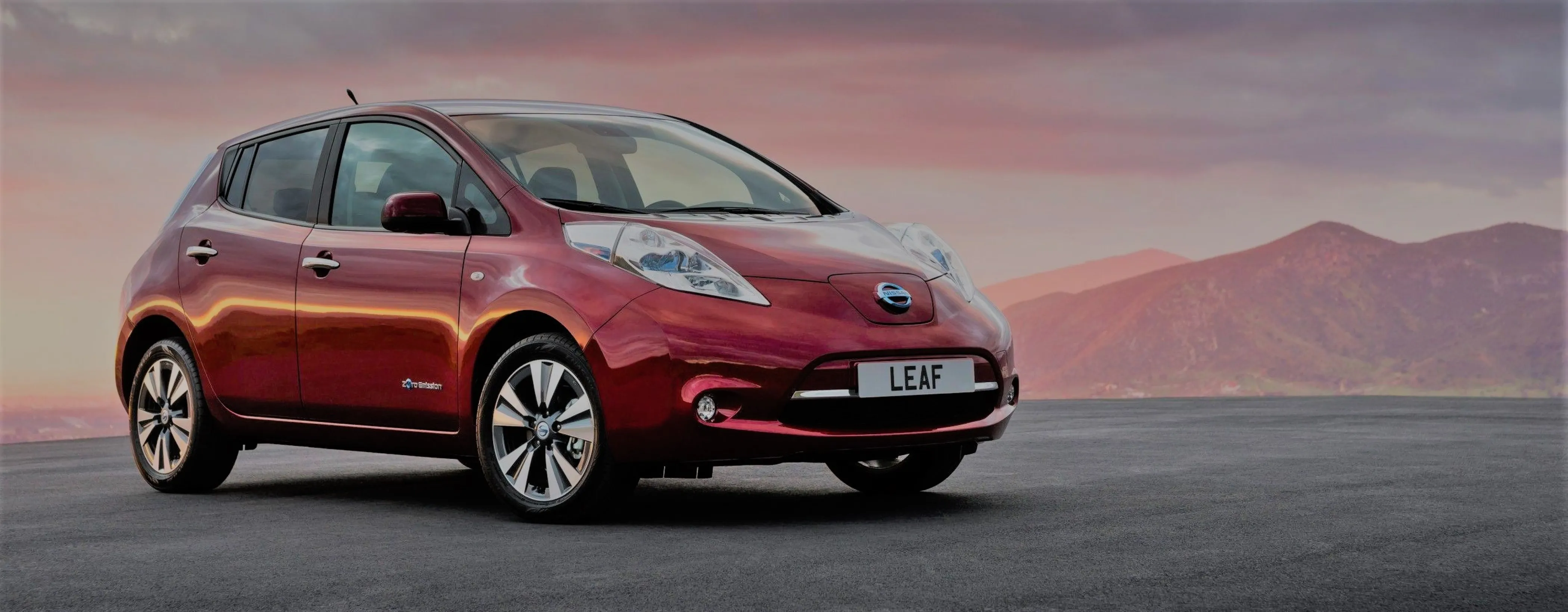 Зарядний пристрій для електромобіля Nissan Leaf